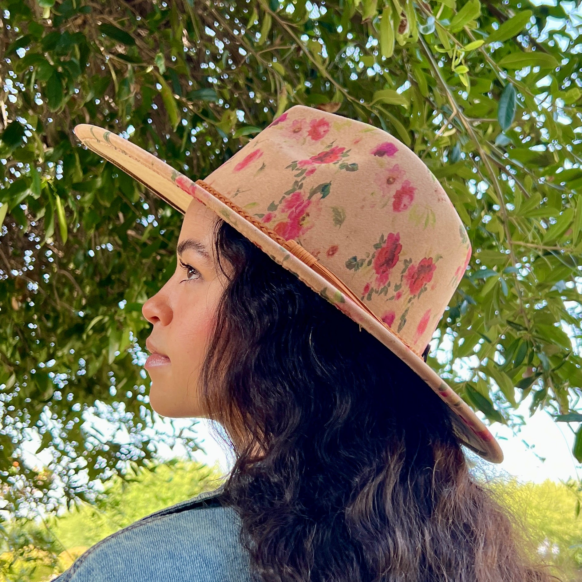 Red Roses Suede Rancher Hat - Pinched Front